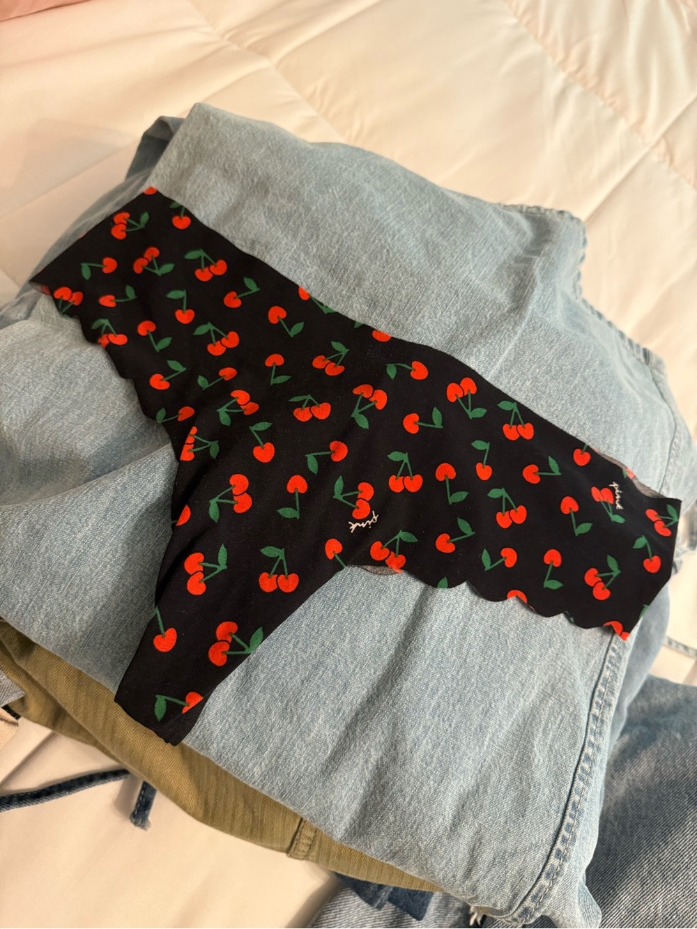 Cherry-Print Black Scalloped panty
